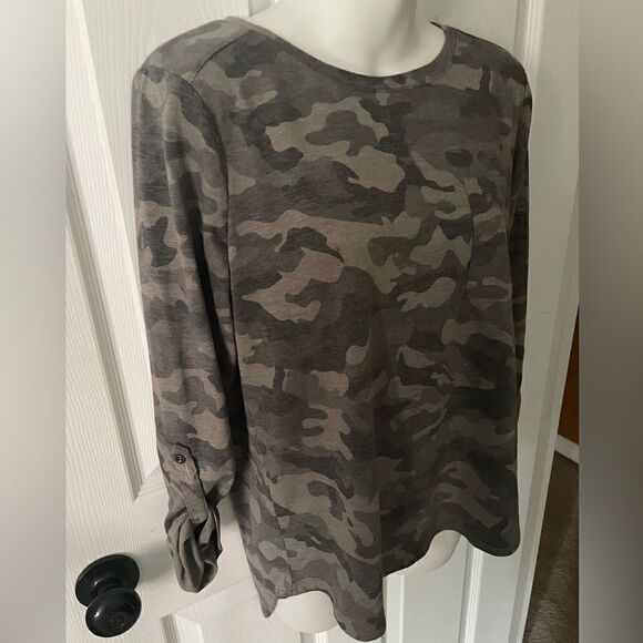 June & Delaney camouflage women’s shirt - Picture 2 of 5